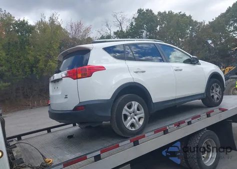 2015 Toyota Rav4 Le z USA, uszkodzony, nr VIN JTMBFREV4FJ029357